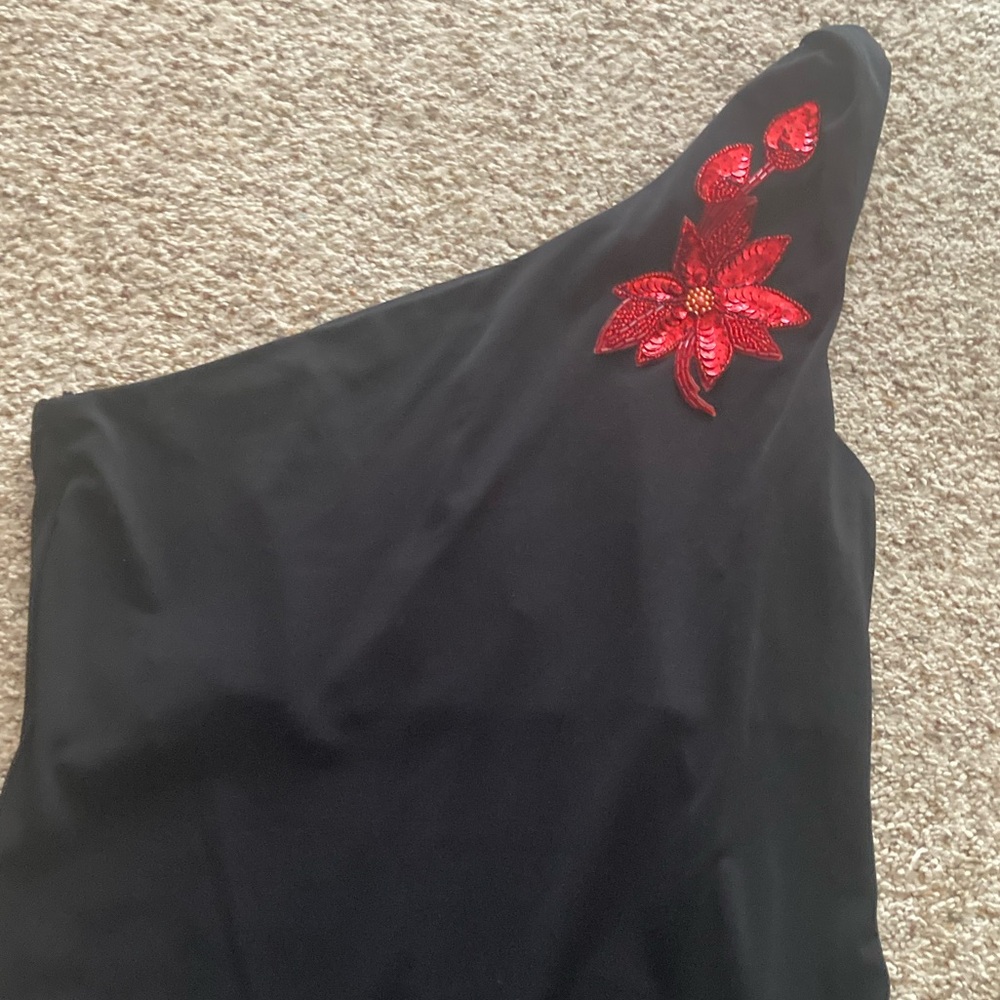 Large One Shoulder Dress - Picture 3 of 5